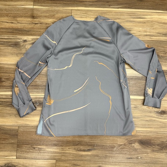 Reiss Pippy Abstract Printed Blouse Gray Sz 10 Satin V Neck Relaxed Fit NWOT - Picture 3 of 13